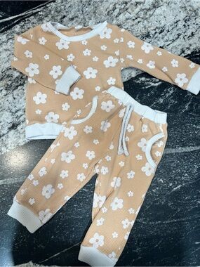 Floral Waffle Knit 2 Piece Outfit Set Beige White Daisy Size 100 (3T)